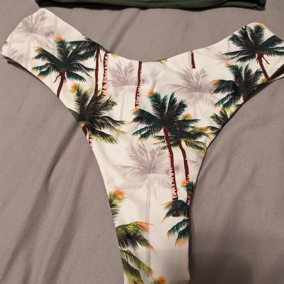 Cute bikini - Picture 4 of 8